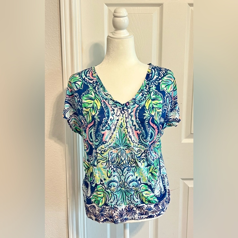 Lilly Pulitzer Linen Hartwell Hanging With Fronds Top V-neck short sleeve shirt